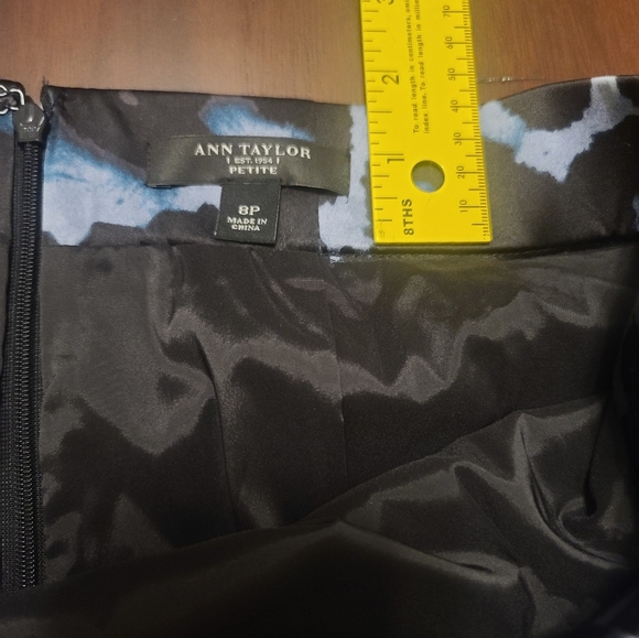 Ann Taylor Silk Animal Pattern Printed Pencil Skirt Size 4 Women - Picture 10 of 10